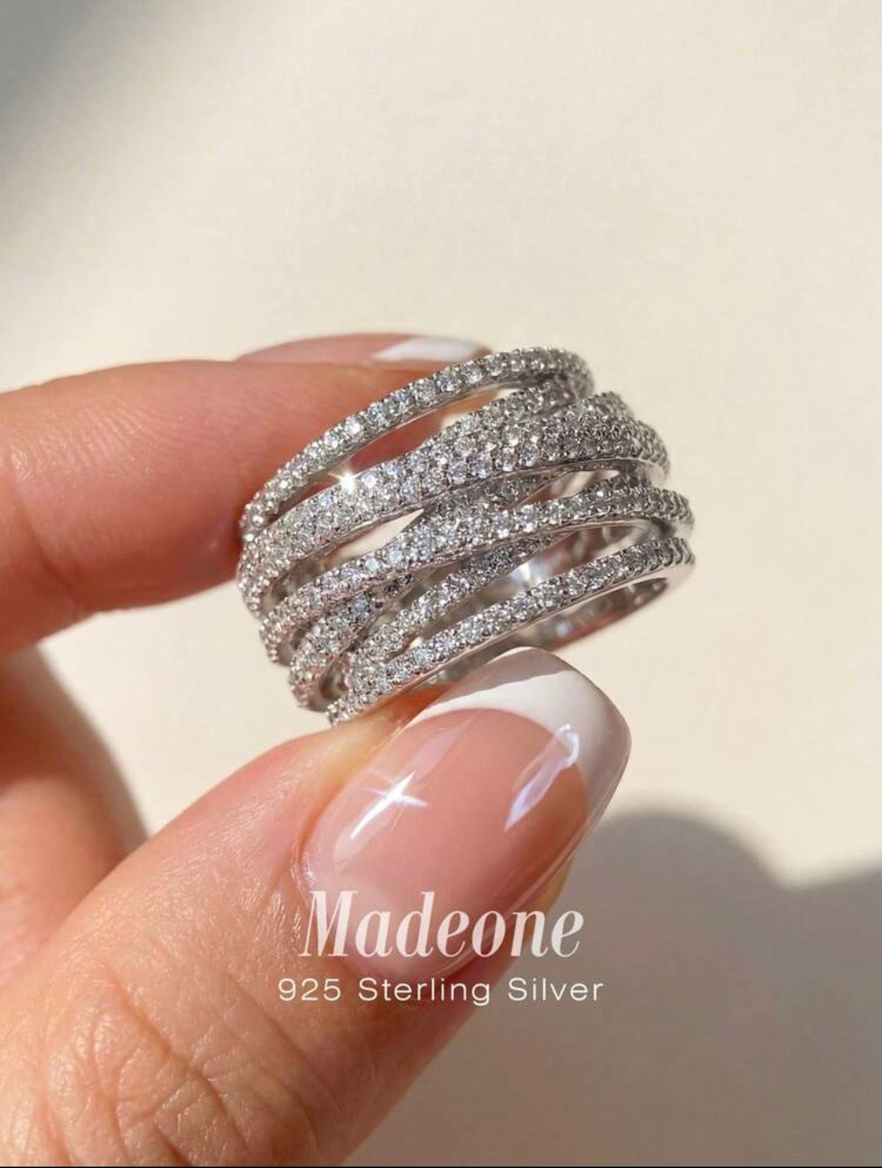 Bague argentée brillante effet cristal
