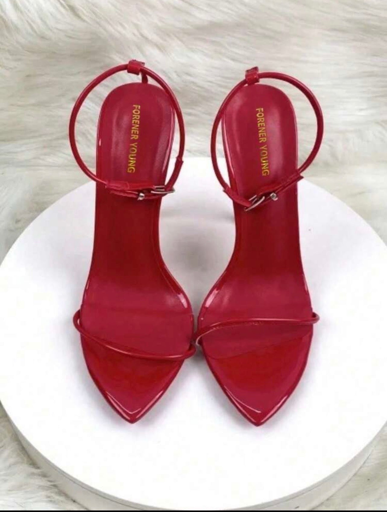 Talons rouges à finition lisse