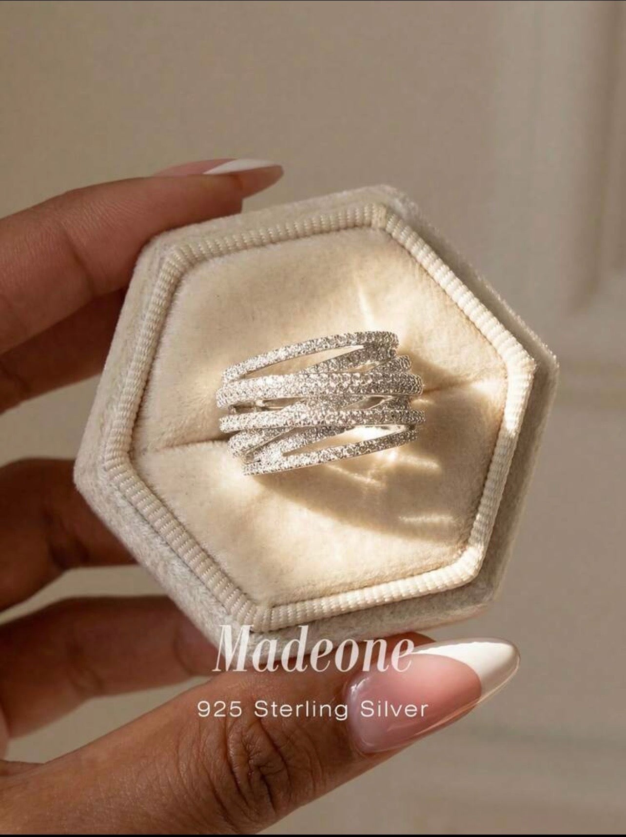 Bague argentée brillante effet cristal