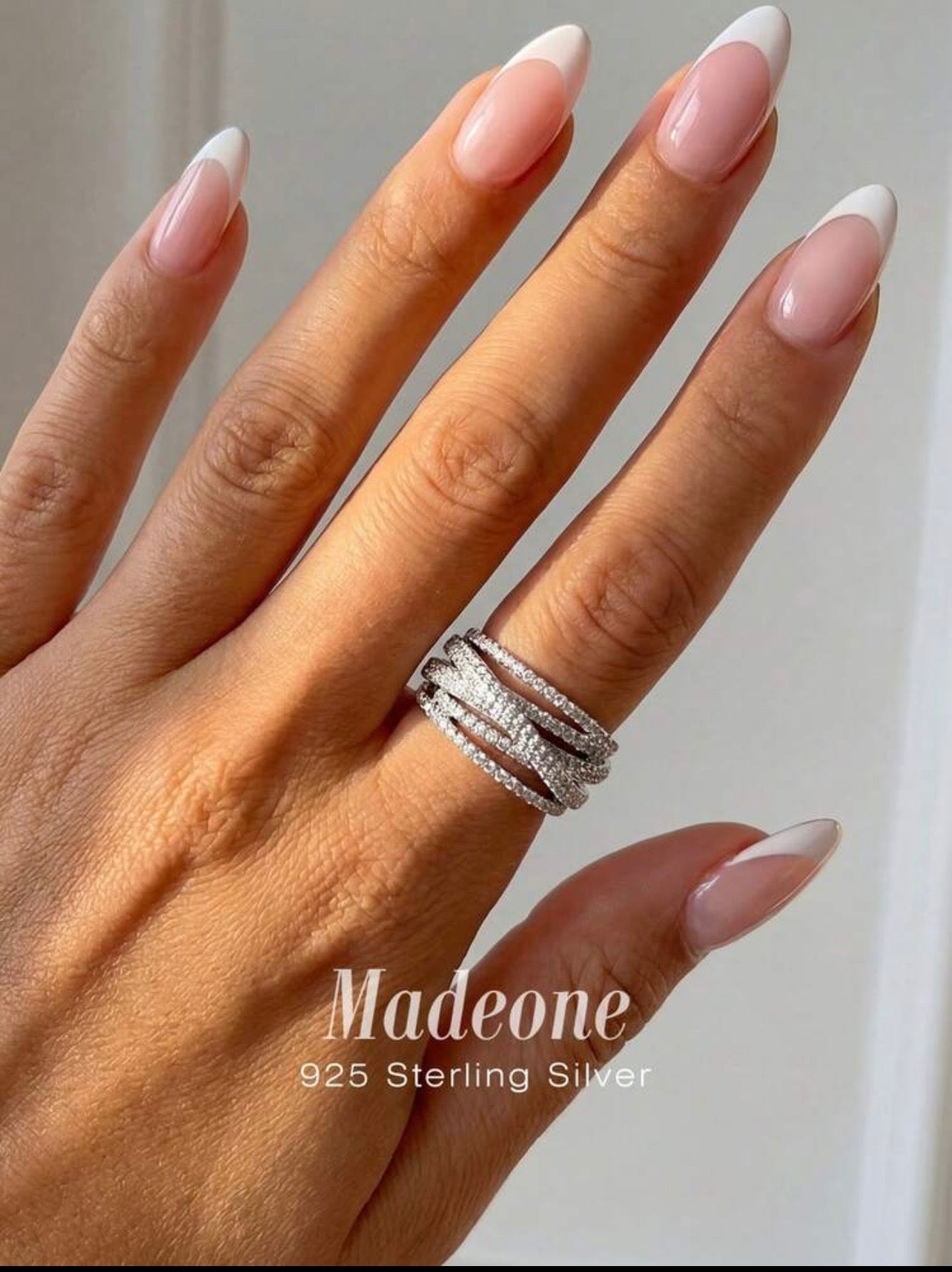 Bague argentée brillante effet cristal