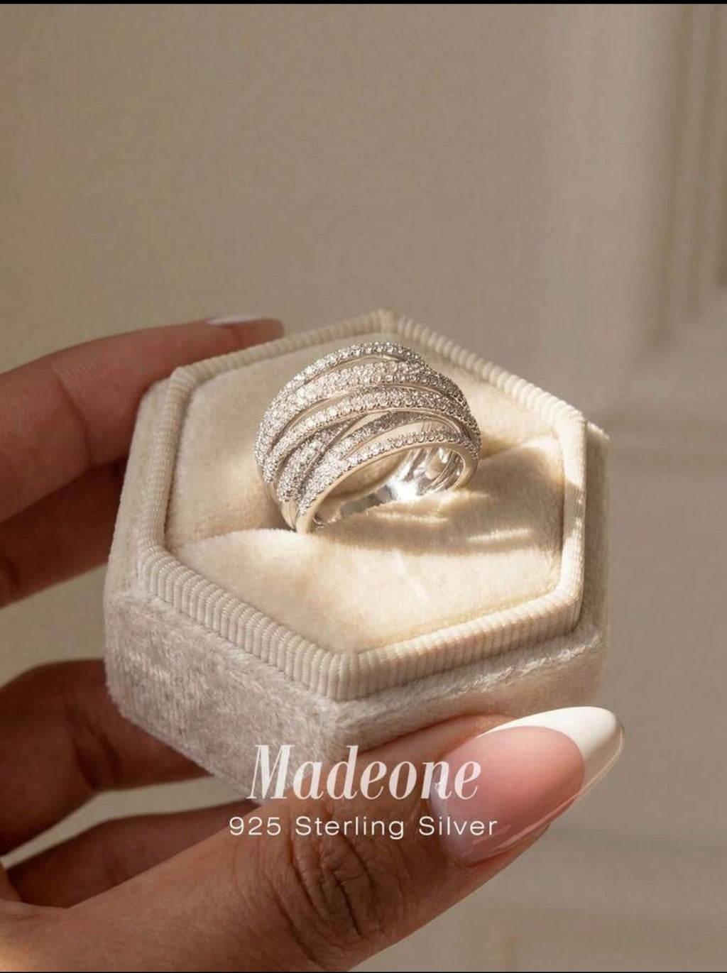 Bague argentée brillante effet cristal